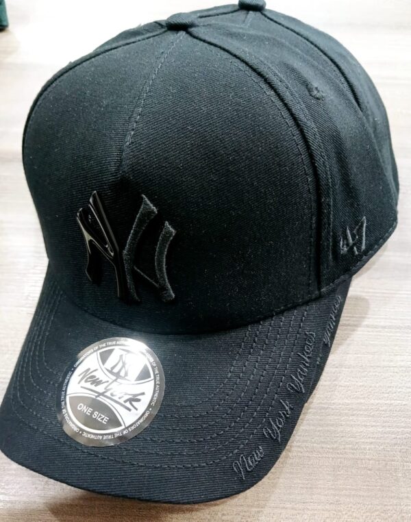 GORRO NEGRO LOGO NY 47