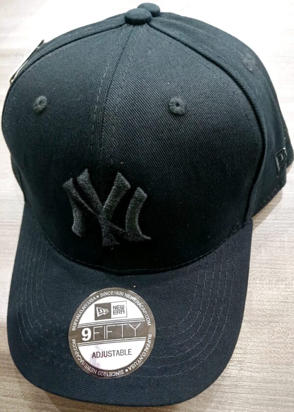 GORRO NEGRO LOGO NY NewEra